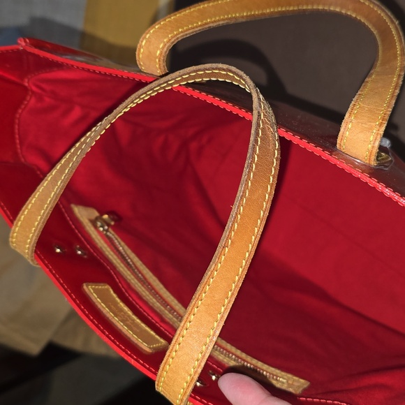 LOUIS VUITTON Vernis Red Tote bag - Picture 11 of 17
